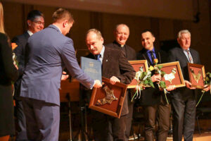 9.2.2016 Kielce. Gala wręczenia "Świętokrzyskich Victorii". Nominowani w kategorii "Osobowość" / Wojciech Habdas / Radio Kielce