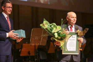 9.2.2016 Kielce. Gala wręczenia "Świętokrzyskich Victorii". Laureat w kategorii "Samorządność" Gmina Morawica / Wojciech Habdas / Radio Kielce