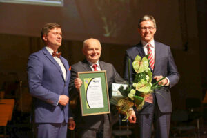 9.2.2016 Kielce. Gala wręczenia "Świętokrzyskich Victorii". Laureat w kategorii "Samorządność" Gmina Morawica / Wojciech Habdas / Radio Kielce