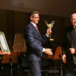 9.2.2016 Kielce. Gala wręczenia "Świętokrzyskich Victorii". Laureat w kategorii "Osobowość" ksiądz Jan Oleszko / Wojciech Habdas / Radio Kielce