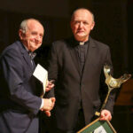 9.2.2016 Kielce. Gala wręczenia "Świętokrzyskich Victorii". Laureat w kategorii "Osobowość" ksiądz Jan Oleszko / Wojciech Habdas / Radio Kielce