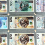 12.2.2016 Kielce. W NBP zaprezentowano nowy banknot o nominale 200zł. n/z materiały informacyjne. / Wojciech Habdas / Radio Kielce