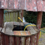 11.03.2016 Radoszyce broń i bimber zarekwirowali policjanci u mieszkańca gminy Radoszyce. / KWP Kielce