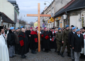 Droga Krzyżowa przeszła ulicami Kielc (31 marca 2015 r.) / Piotr Michalski / Radio Kielce