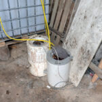 11.03.2016 Radoszyce broń i bimber zarekwirowali policjanci u mieszkańca gminy Radoszyce. / KWP Kielce