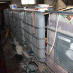 11.03.2016 Radoszyce broń i bimber zarekwirowali policjanci u mieszkańca gminy Radoszyce. / KWP Kielce