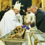 02.03.2016. Pobranie relikwii bł. Wincentego Kadłubka w klasztorze oo. Cystersów w Jędrzejowie / Jarosław Kubalski / Radio Kielce