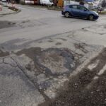 11.03.2016 Kielce. Dziury w jezdni. Ulica Poleska. / Jarosław Kubalski / Radio Kielce