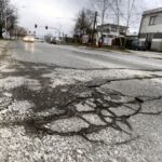 11.03.2016 Kielce. Dziury w jezdni. Ulica Szczecińska. / Jarosław Kubalski / Radio Kielce