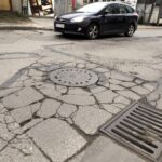 11.03.2016 Kielce. Dziury w jezdni. Ulica Domaszowska. / Jarosław Kubalski / Radio Kielce