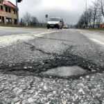 11.03.2016 Kielce. Dziury w jezdni. Ulica Klonowa. / Jarosław Kubalski / Radio Kielce
