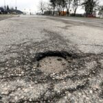 11.03.2016 Kielce. Dziury w jezdni. Ulica Jesionowa. / Jarosław Kubalski / Radio Kielce