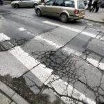 11.03.2016 Kielce. Dziury w jezdni. Ulica Toporowskiego. / Jarosław Kubalski / Radio Kielce