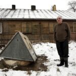 15.03.2016 Podwole. Stanisław Sołtysiak nie ma w domu bieżącej wody. Mieszka w budynku PKP. Wyschła studnia. / Jarosław Kubalski / Radio Kielce