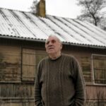 15.03.2016 Podwole. Stanisław Sołtysiak nie ma w domu bieżącej wody. Mieszka w budynku PKP. / Jarosław Kubalski / Radio Kielce