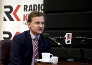 18.03.2016 Kielce. Wiceminister rodziny, pracy i polityki społecznej Bartosz Marczuk podczas rozmowy z Bartłomiejem Zapałą na temat programu 500 Plus. / Jarosław Kubalski / Radio Kielce