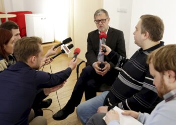 16.03.2016 Kielce. Marek Maciągowski podczas konferencji w OMPiO na temat nowego programu dla szkól. / Jarosław Kubalski / Radio Kielce