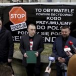 25.03.2016 Kielce. Konferencja na Placu Artystów partii Korwin i Kukiz15 na temat przyjmowania uchodźców. Stop uchodźcom. / Jarosław Kubalski / Radio Kielce
