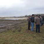 13.3.2016 Gacki. Mieszkańcy wsi Gacki koło Pińczowa protestują przeciwko planom prywatnego inwestora, który chce na jednej z plaż tamtejszego zbiornika wodnego organizować dyskoteki i koncerty. / Krzysztof Żołądek / Radio Kielce