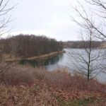 13.3.2016 Gacki. Mieszkańcy wsi Gacki koło Pińczowa protestują przeciwko planom prywatnego inwestora, który chce na jednej z plaż tamtejszego zbiornika wodnego organizować dyskoteki i koncerty. / Krzysztof Żołądek / Radio Kielce