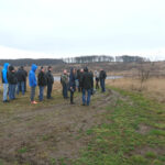 13.3.2016 Gacki. Mieszkańcy wsi Gacki koło Pińczowa protestują przeciwko planom prywatnego inwestora, który chce na jednej z plaż tamtejszego zbiornika wodnego organizować dyskoteki i koncerty. / Krzysztof Żołądek / Radio Kielce