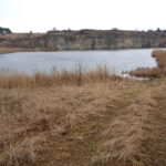 13.3.2016 Gacki. Mieszkańcy wsi Gacki koło Pińczowa protestują przeciwko planom prywatnego inwestora, który chce na jednej z plaż tamtejszego zbiornika wodnego organizować dyskoteki i koncerty. / Krzysztof Żołądek / Radio Kielce