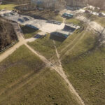 16.3.2016 Kielce. Rozjeżdżony trawnik przy Skateparku na Kadzielni. / Wojciech Habdas / Radio Kielce