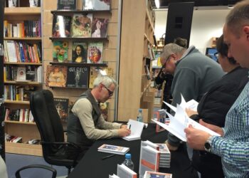 30.03.2016. Robert Janowski promował w Kielcach swoją książkę / Marlena Płaska / Radio Kielce