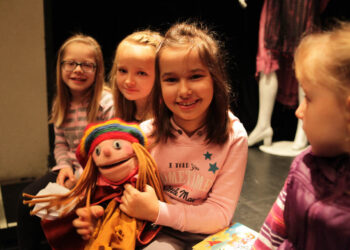 Nasza wizyta w Teatrze Lalki i Aktora Kubuś w Kielcach, Dzień Dobry Dzieci - 6 października 2013 / Wojciech Habdas / Radio Kielce