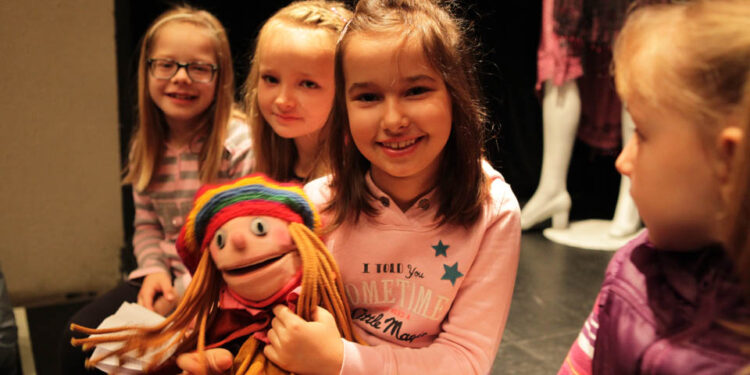 Nasza wizyta w Teatrze Lalki i Aktora Kubuś w Kielcach, Dzień Dobry Dzieci - 6 października 2013 / Wojciech Habdas / Radio Kielce