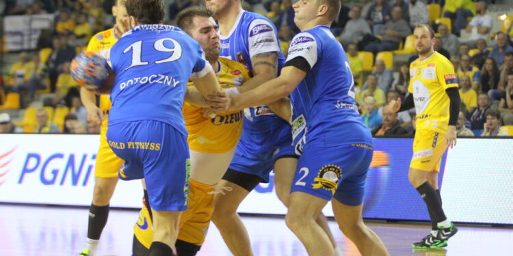 06.10.2015. 7. kolejka PGNiG Superligi Vive Tauron Kielce - MMTS Kwidzyn / Kamil Król / Radio Kielce