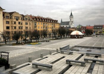 16.02.2016 Ostrowiec Świętokrzyski. Rynek. / Jarosław Kubalski / Radio Kielce