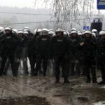 01.03.2016 Kielce. Mecz Korona Kielce - Wisła Kraków został odwołany. Kibice Wisły zostali zawróceni na stacji Białogon. Policja. / Jarosław Kubalski / Radio Kielce