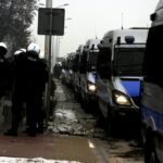 01.03.2016 Kielce. Mecz Korona Kielce - Wisła Kraków został odwołany. Kibice Wisły zostali zawróceni na stacji Białogon. Policja. / Jarosław Kubalski / Radio Kielce