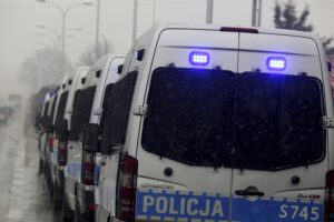 01.03.2016 Kielce. Mecz Korona Kielce - Wisła Kraków został odwołany. Kibice Wisły zostali zawróceni na stacji Białogon. Policja. / Jarosław Kubalski / Radio Kielce