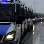 01.03.2016 Kielce. Mecz Korona Kielce - Wisła Kraków został odwołany. Kibice Wisły zostali zawróceni na stacji Białogon. Policja. / Jarosław Kubalski / Radio Kielce