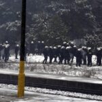 01.03.2016 Kielce. Mecz Korona Kielce - Wisła Kraków został odwołany. Kibice Wisły zostali zawróceni na stacji Białogon. / Jarosław Kubalski / Radio Kielce