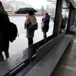 01.03.2016 Kielce. Nowe przystanki autobusowe w deszczu. Ulica IX Wieków Kielc. / Jarosław Kubalski / Radio Kielce