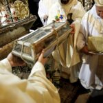 02.03.2016 Jędrzejów. Msza święta podczas której otwarto główny relikwiarz ze szczątkami bł. Wincentego Kadłubka celem pobrania kolejnych cząstek do relikwiarzy, które zostaną przekazane do różnych parafii. / Jarosław Kubalski / Radio Kielce