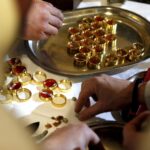 02.03.2016 Jędrzejów. Msza święta podczas której otwarto główny relikwiarz ze szczątkami bł. Wincentego Kadłubka celem pobrania kolejnych cząstek do relikwiarzy, które zostaną przekazane do różnych parafii. / Jarosław Kubalski / Radio Kielce