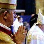 02.03.2016 Jędrzejów. Msza święta podczas której otwarto główny relikwiarz ze szczątkami bł. Wincentego Kadłubka celem pobrania kolejnych cząstek do relikwiarzy, które zostaną przekazane do różnych parafii. / Jarosław Kubalski / Radio Kielce