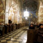 02.03.2016 Jędrzejów. Msza święta podczas której otwarto główny relikwiarz ze szczątkami bł. Wincentego Kadłubka celem pobrania kolejnych cząstek do relikwiarzy, które zostaną przekazane do różnych parafii. / Jarosław Kubalski / Radio Kielce