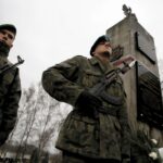 01.03.2016 Kielce. Złożenie wieńców pod pomnikiem Żołnierzy Wyklętych na cmentarzu na Piaskach. / Jarosław Kubalski / Radio Kielce