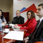 03.03.2016 Kielce. Konferencja wojewody dotycząca nagrody Laur Świętokrzyski. Rzecznik Diana Głownia, wikariusz generalny ks. Dariusz Gącik, wojewoda Agata Wojtyszek i rektor UJK Jacek Semaniak / Jarosław Kubalski / Radio Kielce