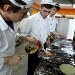 09.03.2016 Kielce. Uczniowie klas gastronomicznych Zakładu Doskonalenia Zawodowego wzięli udział w konkursie Master Chef. Kreatywny Młody Kucharz. / Jarosław Kubalski / Radio Kielce