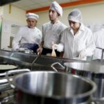 09.03.2016 Kielce. Uczniowie klas gastronomicznych Zakładu Doskonalenia Zawodowego wzięli udział w konkursie Master Chef. Kreatywny Młody Kucharz. / Jarosław Kubalski / Radio Kielce