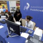 11.03.2016 Kielce. Pracownicy Urzędu Skarbowego pomagają w wypełnianiu zeznań podatkowych PIT. / Jarosław Kubalski / Radio Kielce