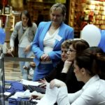 11.03.2016 Kielce. Pracownicy Urzędu Skarbowego pomagają w wypełnianiu zeznań podatkowych PIT. / Jarosław Kubalski / Radio Kielce