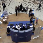 11.03.2016 Kielce. Pracownicy Urzędu Skarbowego pomagają w wypełnianiu zeznań podatkowych PIT. / Jarosław Kubalski / Radio Kielce