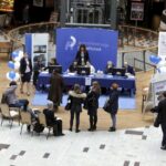 11.03.2016 Kielce. Pracownicy Urzędu Skarbowego pomagają w wypełnianiu zeznań podatkowych PIT. / Jarosław Kubalski / Radio Kielce